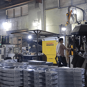 <div style="text-align: center;">压铸</div> 